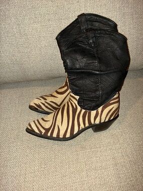 Zebra Print vintage Dingo Boots with Black Shaft - Women size 6